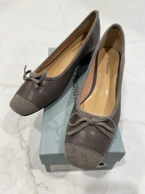 C. Paravano NIB Taupe Gray Bow-Accent Leather & Suede Flats Heel Sz 40 - $128
